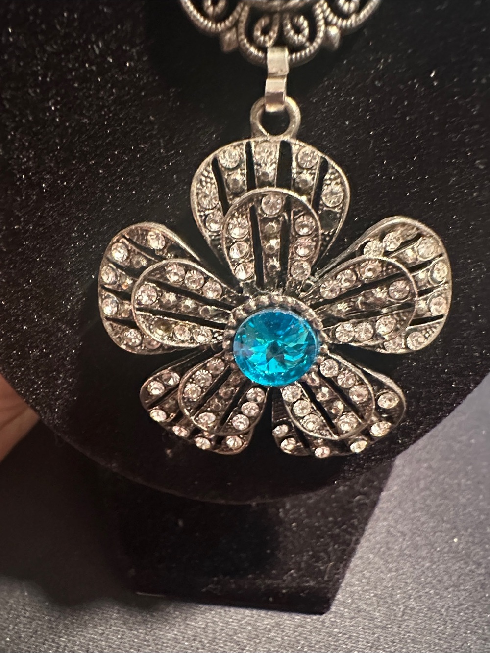 Turquoise Crystal Flower Pendant Necklace - Silver Tone
219 - Picture 2 of 3